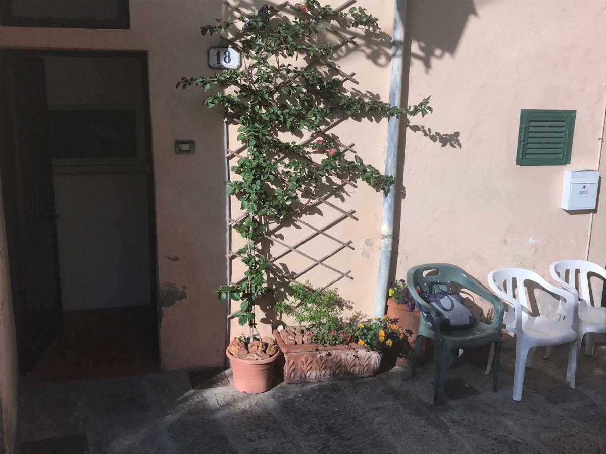 Appartamento La Casa Di Chiara Porto Azzurro Kültér fotó